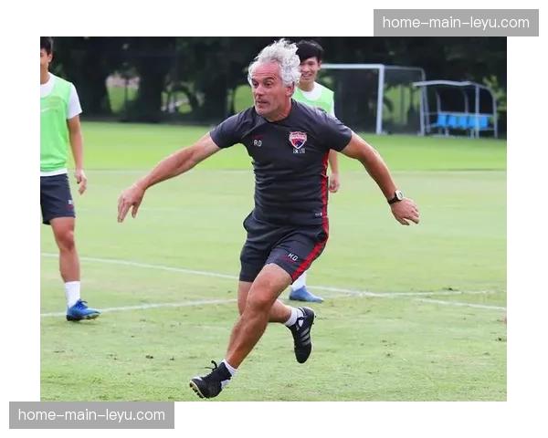 深度:战术板解析,马赛如何通过边路调整限制里尔核心球员