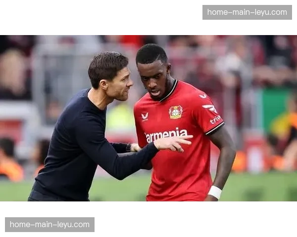 实时：勒沃库森对阵法兰克福，哈维·阿隆索半场即做出两处换人调整