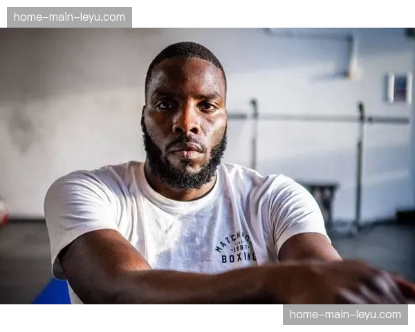 劳伦斯·奥科列技术性击倒尤卡，成功卫冕WBC银腰带